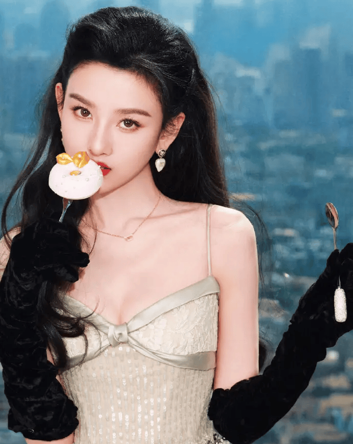 宋祖儿官方后援会澄清：疑似小号曝光传言系造谣