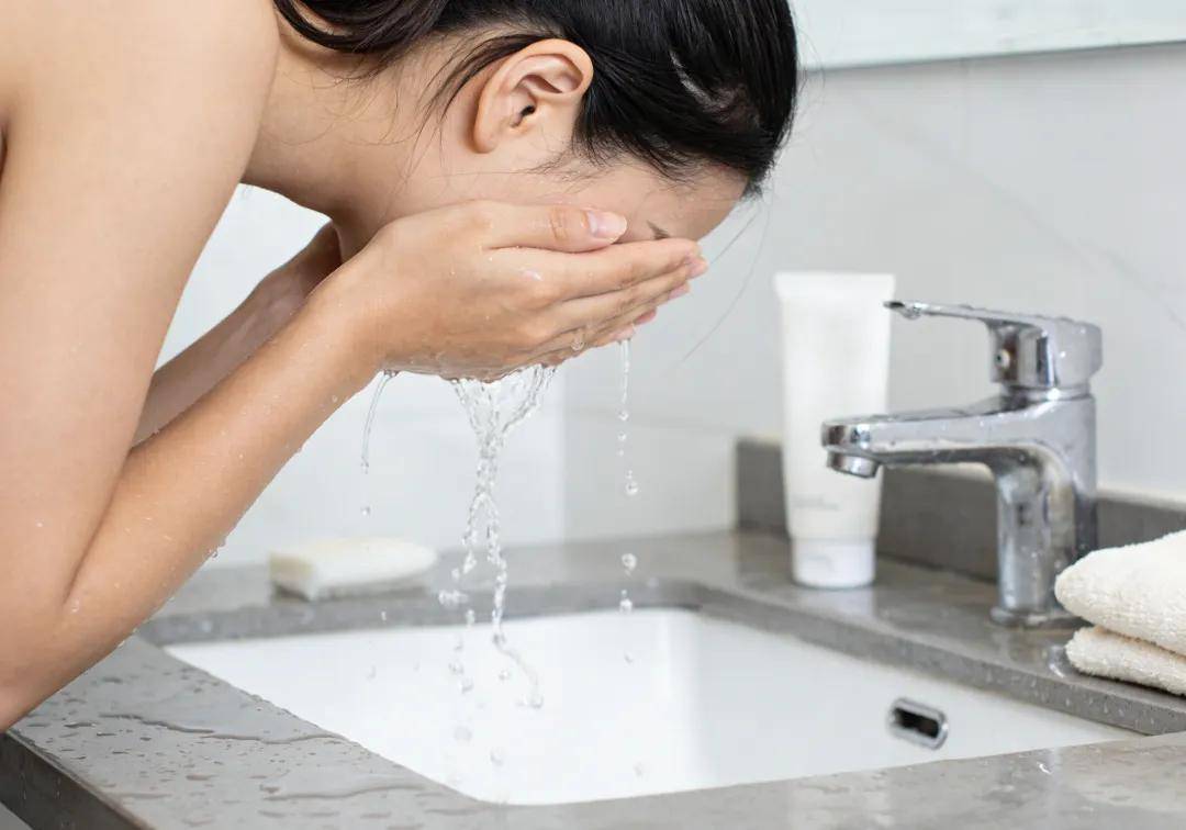 生成春季赏花图片 (4).png