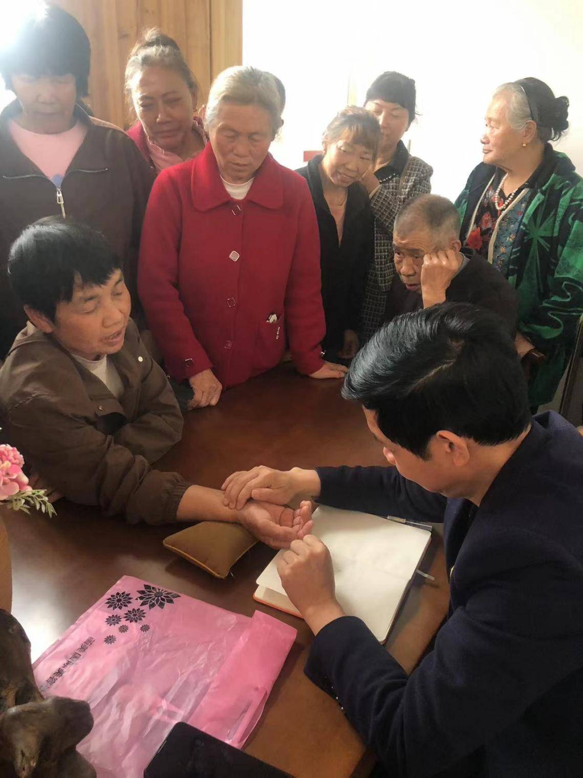 名医下乡送健康 黄石阳新易杏堂中医团队走进江南陌上花康养基地开展惠民义诊(图3)