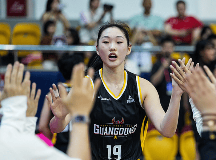 恭喜！中国女篮20岁1米93新星崛起：宫鲁鸣栽培她，契合李月汝？