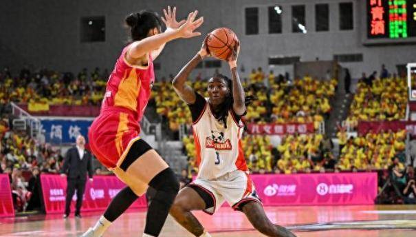 王牌控场！四川女篮速胜山西，王思雨五分钟6攻3守立下大功