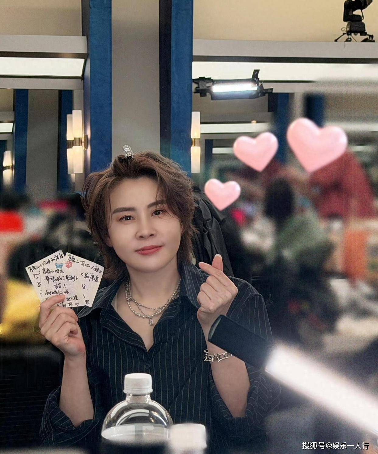 王濛大方晒心愿便利贴！怕太甜撕不下来，与李小冉唐艺昕三人求认可封面图