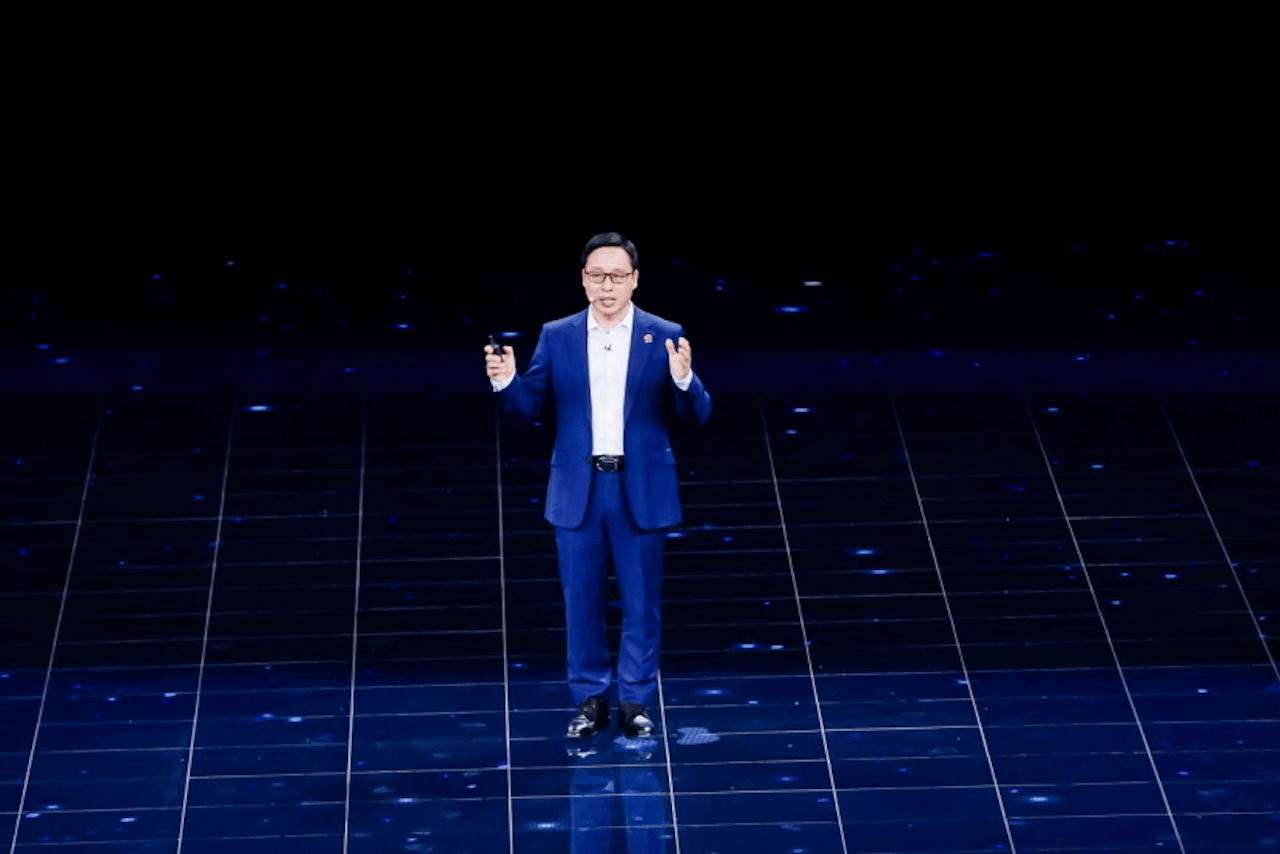 搭载华为乾崑首款旗舰SUV 奕境X9华为乾崑技术大会全球首秀1004.png