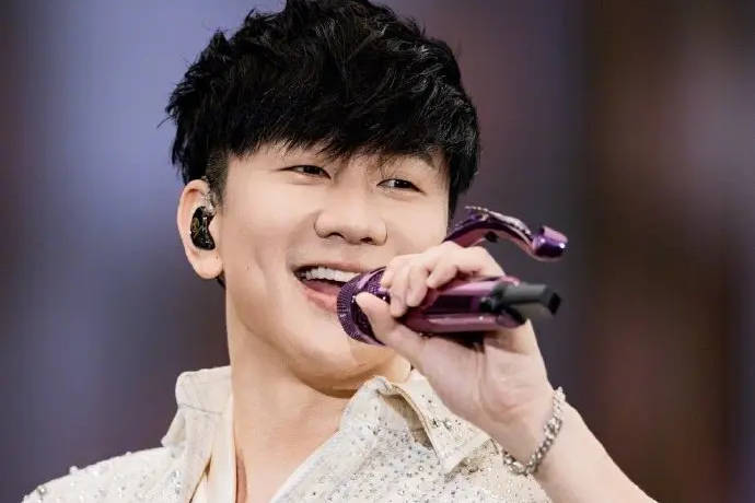 林俊杰工作室辟谣演唱会谣言，严正谴责AI合成海报侵权诈骗