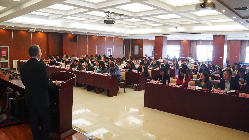 华夏国际拍卖收获先进单位、先进工作者，双奖加冕助力行业发展