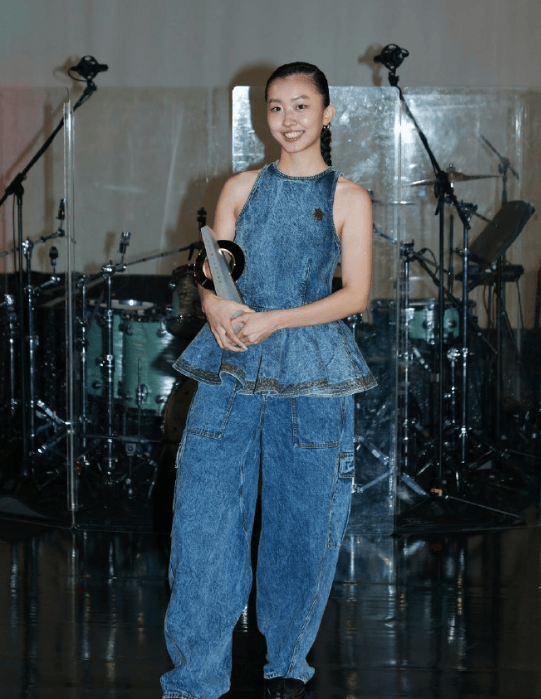 陈奕迅爱女陈康堤恋情曝光：家人介绍成月老