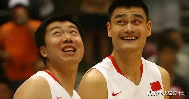 王治郅入选名人堂后，姚明公开锐评，只字不提球技二字却字字珠玑