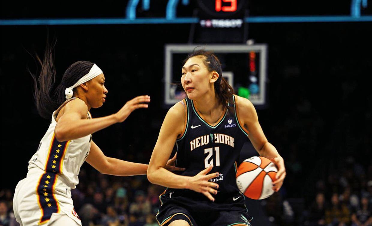 22分钟轰20分！中国女篮26岁2米07中锋闪耀WNBA：联手两大MVP冲冠
