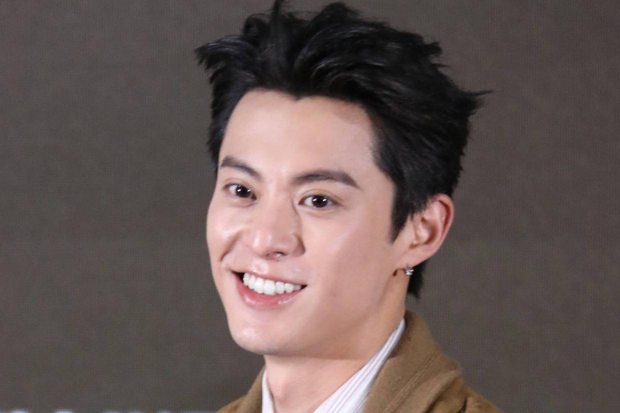 王鹤棣背潘粤明引爆笑 男粉现场告白王鹤棣害羞回应