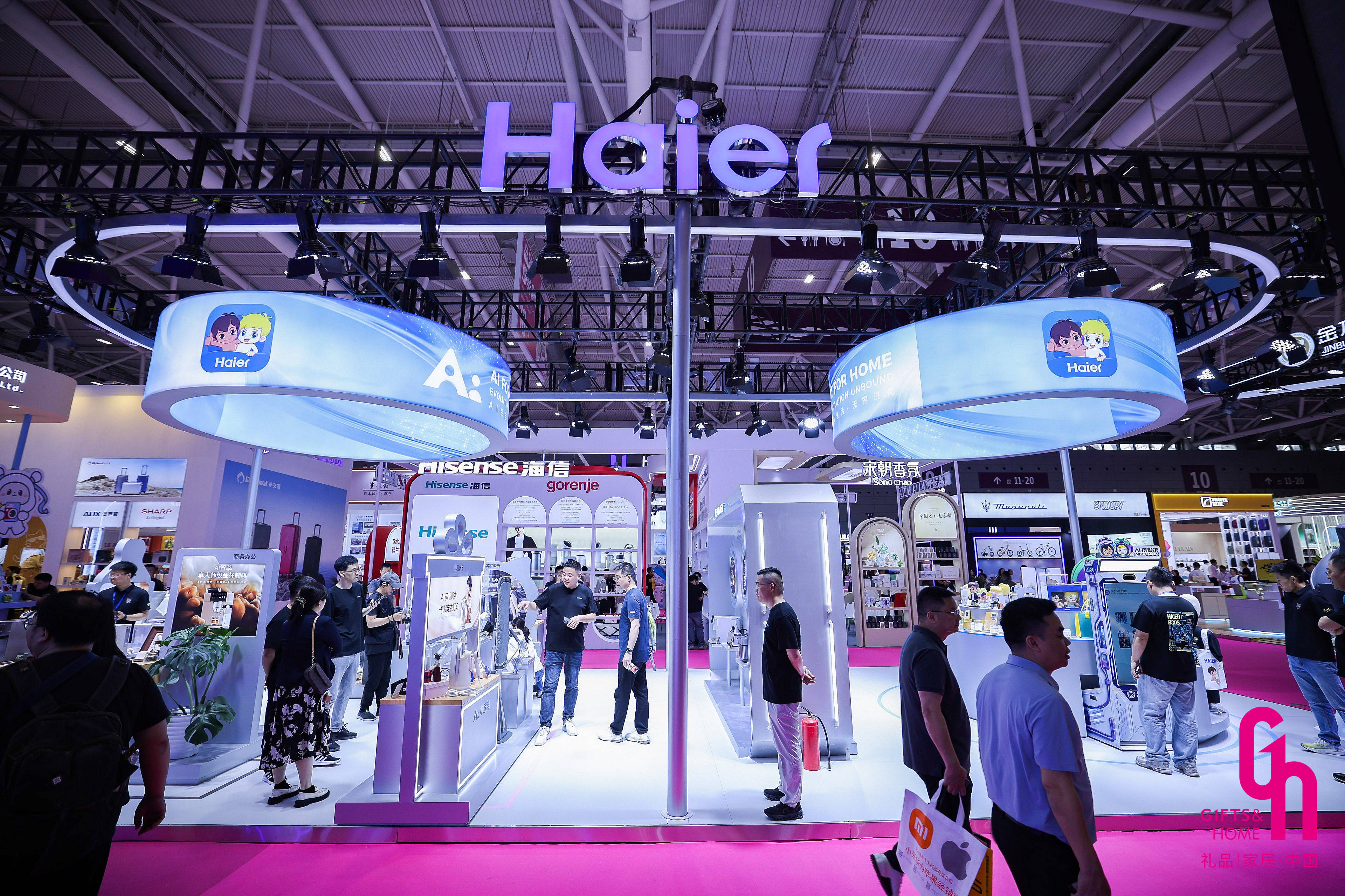 AI重塑礼业图景：第34届深圳礼品家居展智能硬件展区人气爆棚，开启礼品“智”时代(图2)