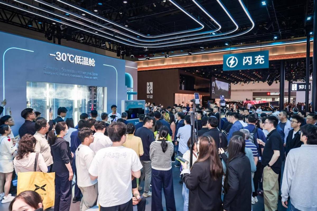 《霸屏北京车展！比亚迪E3馆火到国外，全场C位实锤》