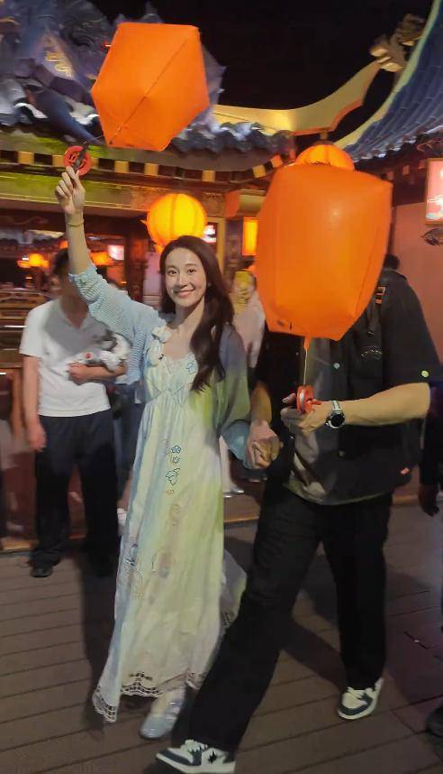 明星线下“见光死”：伊能静脸垮暮气，金莎个矮，被张豆豆抢镜__明星线下“见光死”：伊能静脸垮暮气，金莎个矮，被张豆豆抢镜