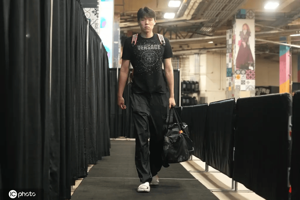 杨瀚森：感谢大家支持 休赛季好好训练下赛季见