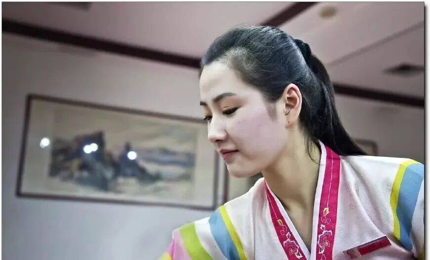 朝鲜餐厅服务员 中国文化差异 朝鲜女孩视角_中国餐厅里的朝鲜姑娘