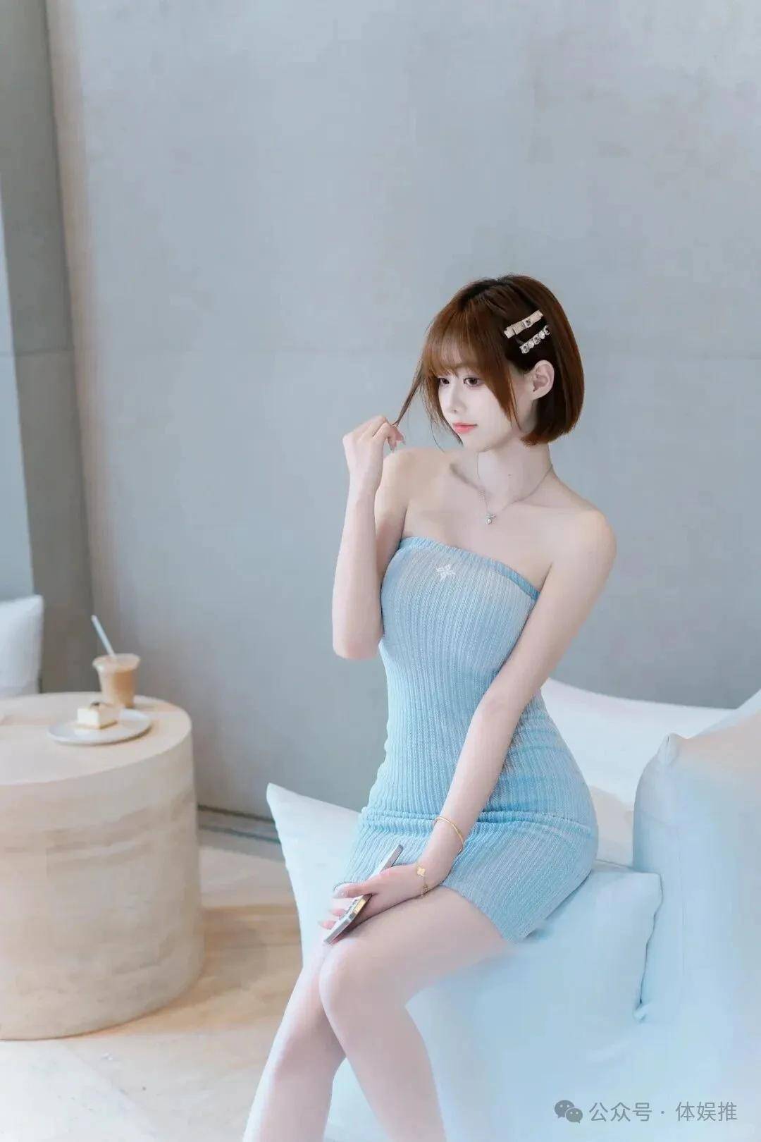 baby蓝+白丝=视觉降温咖啡店随手拍都是仙女本仙