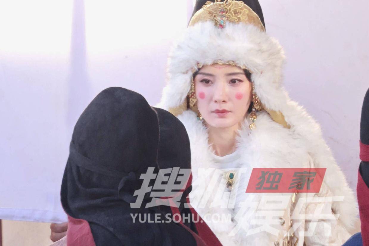 杨幂新剧路透:红脸蛋造型惊艳,复刻北魏女俑面靥红妆引期待