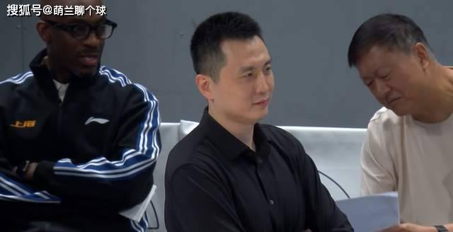 太假了？上海半场落后16分，完全没状态，张镇麟低迷，卢伟笑嘻嘻