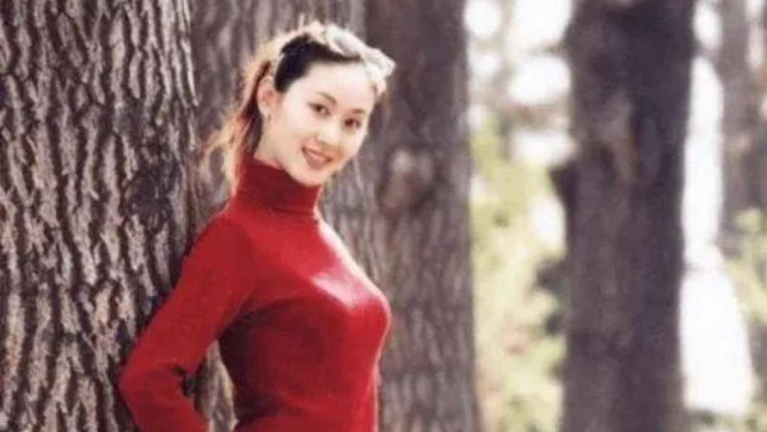 中国L模第一人,和丈夫离婚,与父亲决裂!如今49岁救赎自己