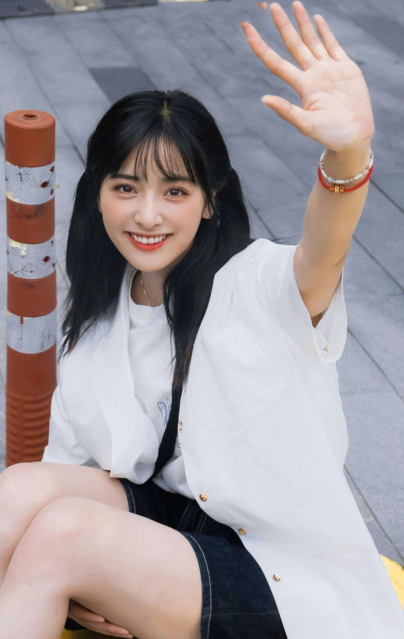 原创            沈月道歉后首次露面眼眶泛红 综艺争议引网友态度分化