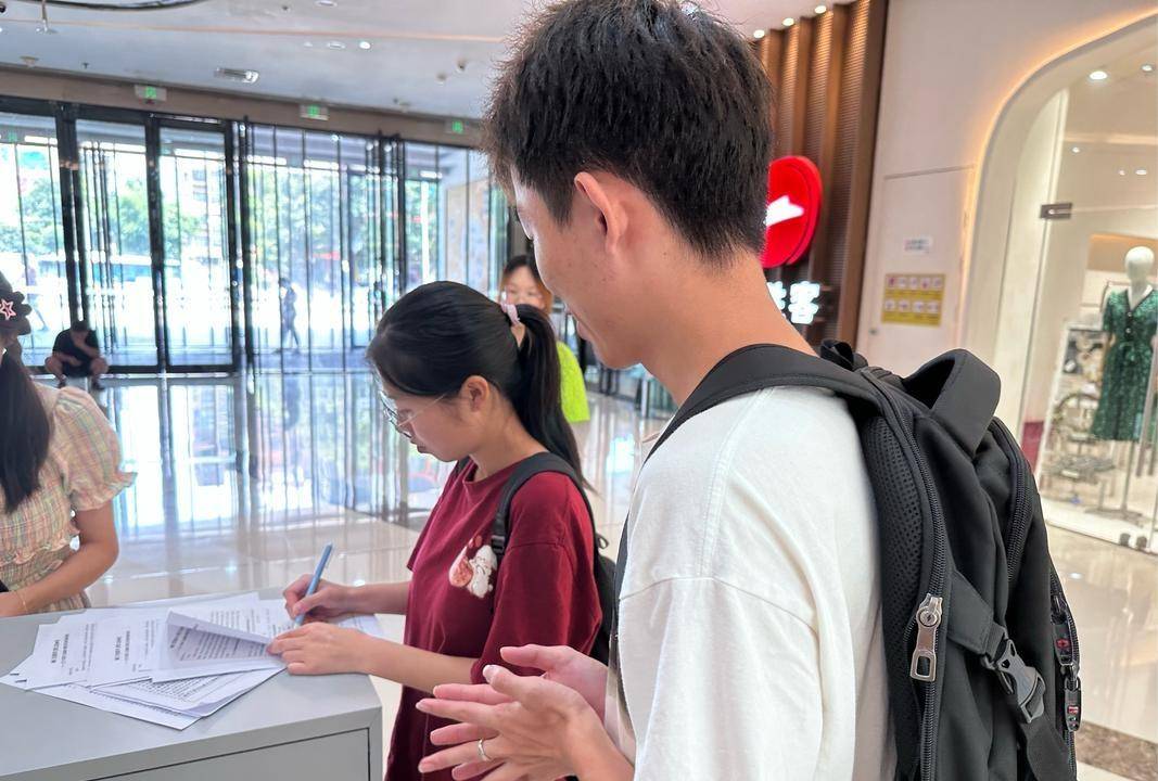 5.31日：邵佳一选择西海岸门将李昊担任国足首发门将，展现出对他能力的认可