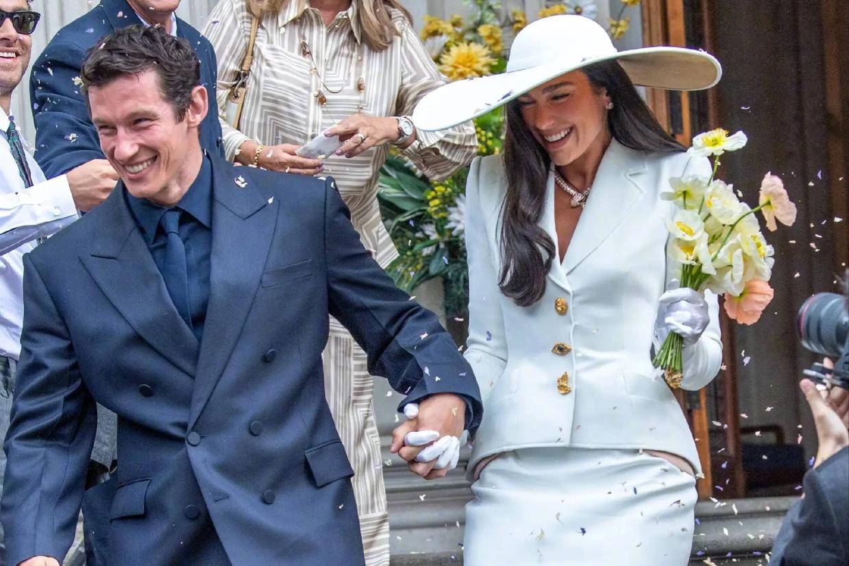 Dua Lipa与Callum Turner伦敦完婚!手捧鲜花十指紧扣甜蜜现身