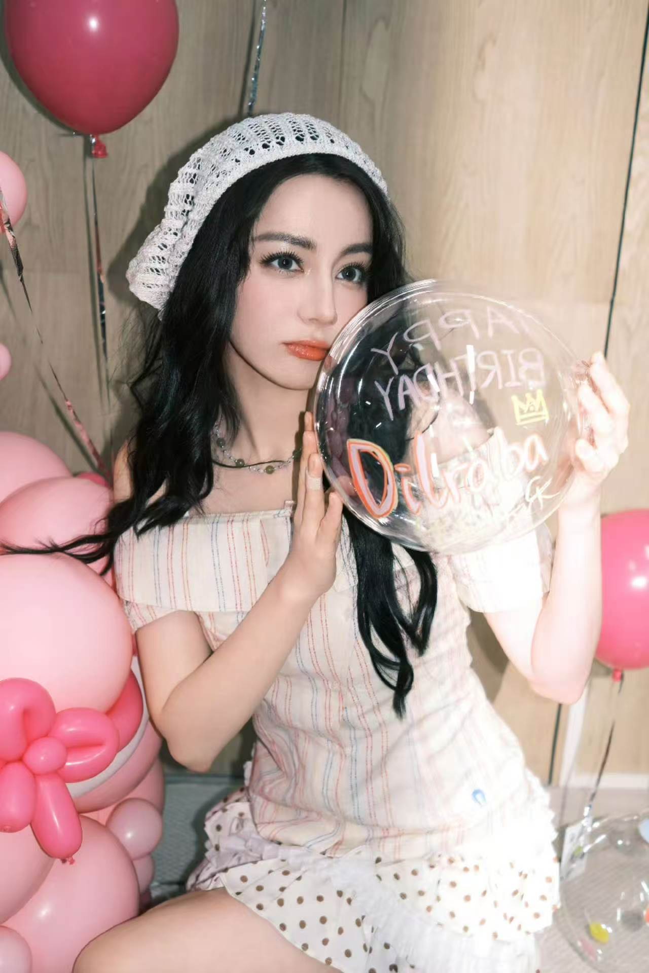别再说奚梦瑶高攀、迪丽热巴逆袭!两位女星的爸爸才是隐藏大佬:底气全是原生家庭给的