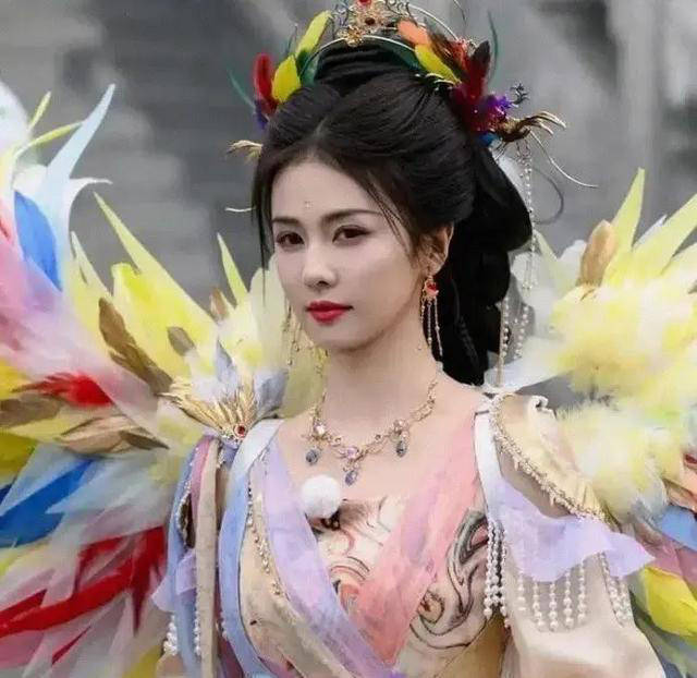 反转来袭!李晨表态仅两天，白鹿自曝身体出问题，范丞丞早有预判