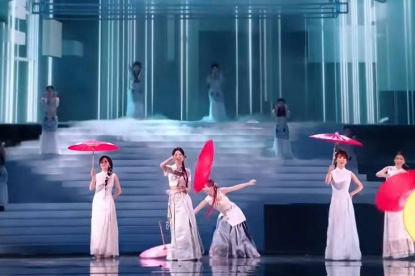 黄灿灿《乘风2026》表演时道具伞掉落，发文道歉：“对不起队长沛慈姐姐，对不起努力的楠姐一茜姐和瑶瑶”