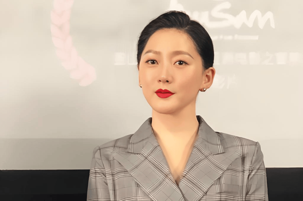 42岁曹馨月近况曝光！出道25年演古装剧出名，如今婚恋成谜让人唏嘘封面图