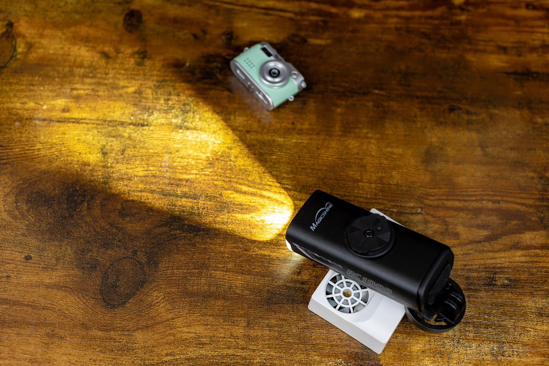 夜骑安全新标杆,迈极炫RC1000吊装截止线自行车灯深度评测