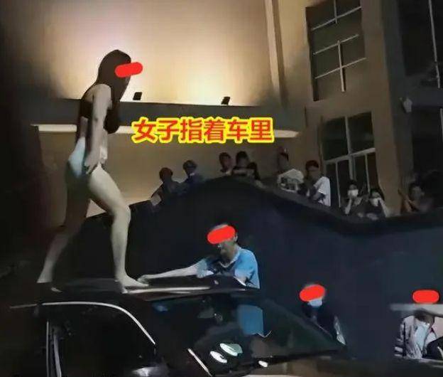 女子爬车上脱衣质问偷情丈夫“我哪点不如她”:也许就这点!