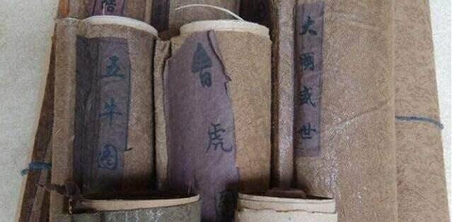 地主不给工钱，老农抢来2捆国宝字画当柴火，15年后专家1800元买走