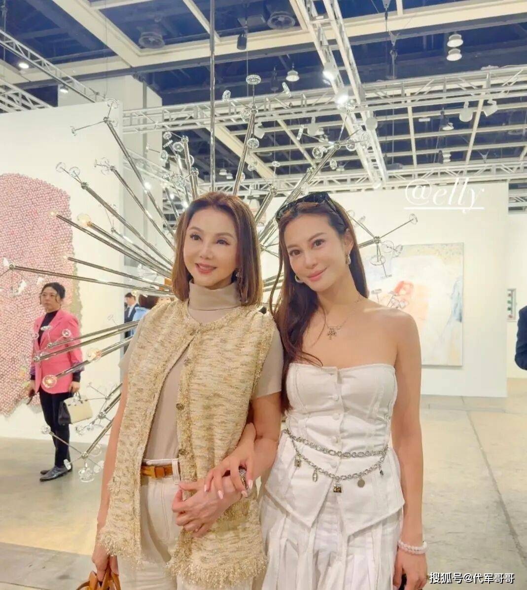 原创            69岁谢玲玲近况曝光！曾嫁豪门生下5个孩子，离婚后成真正的人生赢家