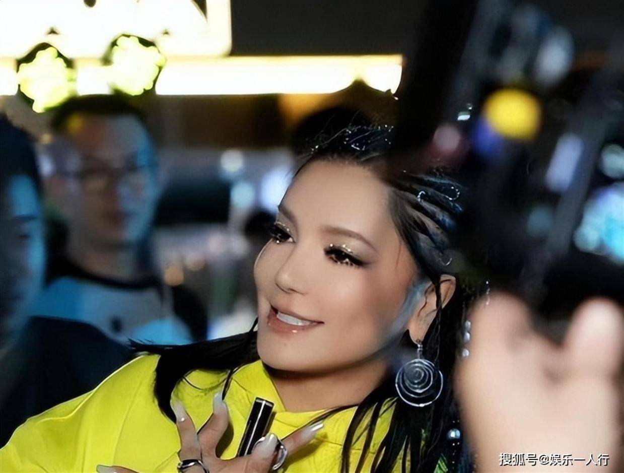 超女冠军江映蓉:被嘲“全身只剩眼珠是自己的”,丁太升一句话骂哭她,38岁靠骑2700公里把路走回来