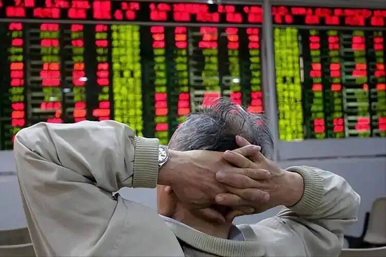 惨烈！任泽平的付费信徒，爆仓了