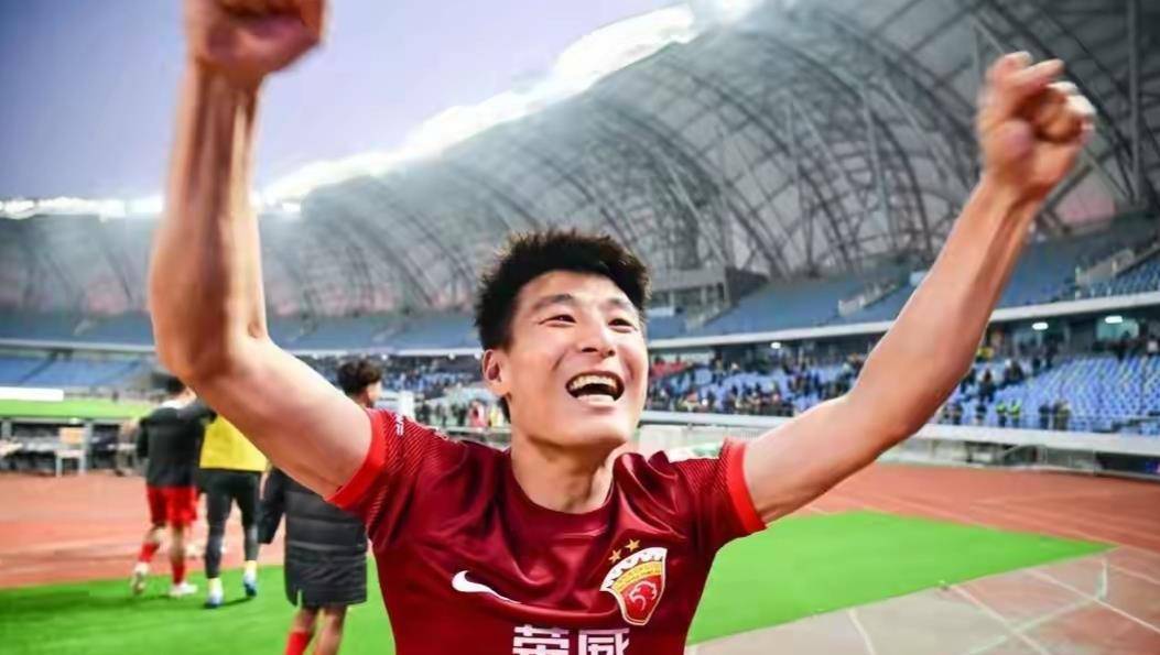 26万欧压哨租借！海港签下津门虎中场格劳，集齐7外援，亚冠战力直接拉满