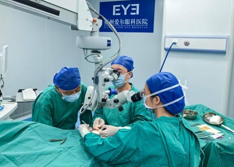 女孩歪头视物,家长误以为习惯不好,拖了4年才发现眼睛斜了(图2) 女孩歪头视物,家长误以为习惯不好,拖了4年才发现眼睛斜了(图2)