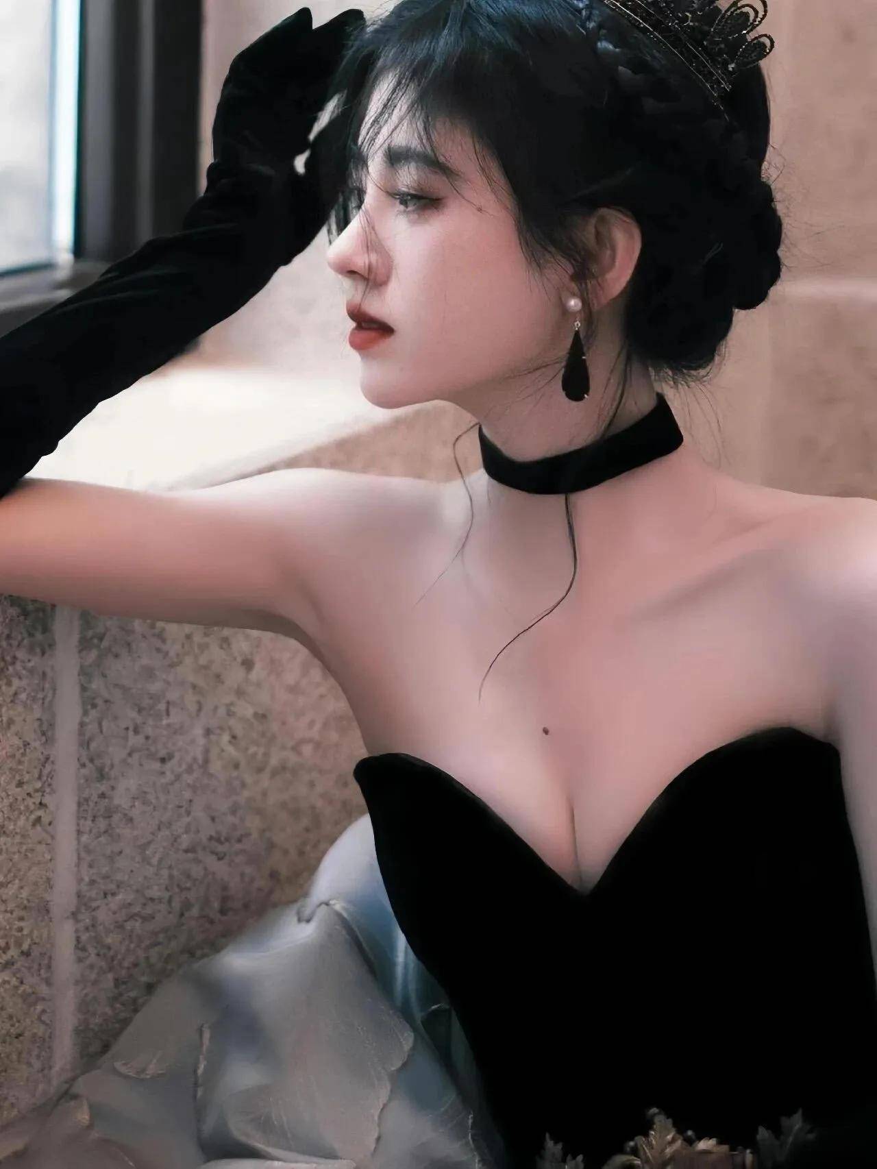 四千年美女鞠婧祎晒夏季热辣写真，展示不一样风景下的魅力