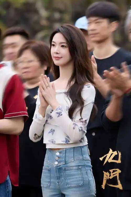 “霍仙姑”陈瑶靓丽写真美爆了！萝莉脸高挑身材性感撩人