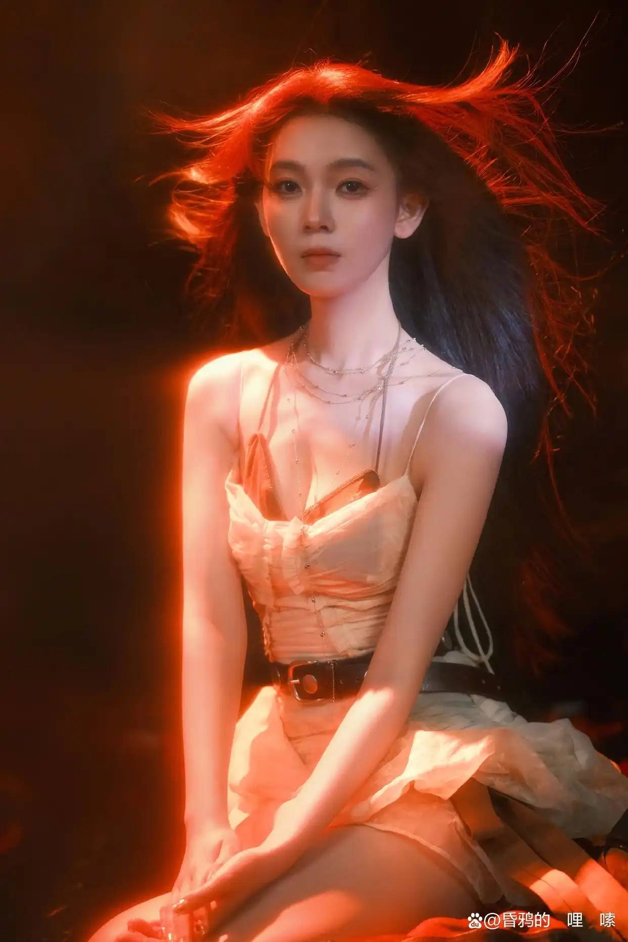 “霍仙姑”陈瑶靓丽写真美爆了！萝莉脸高挑身材性感撩人