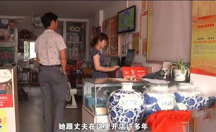 16年彩票店来了一富商，半年疯狂买彩票花30万，调查发现不简单