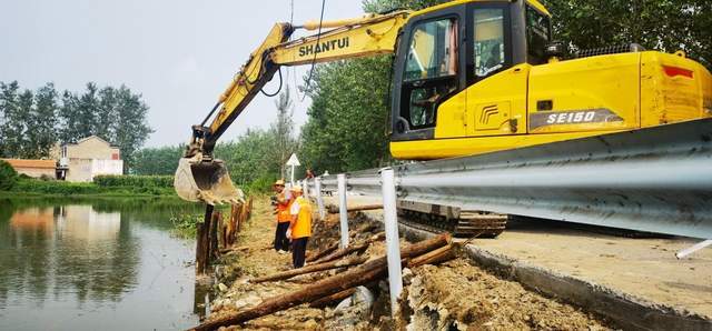 及时处治水毁塌方 筑牢农村公路防线 图2