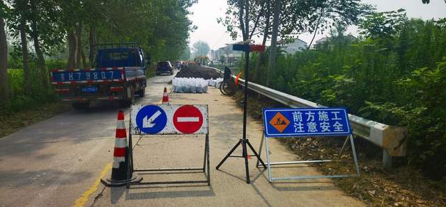 及时处治水毁塌方 筑牢农村公路防线 图1