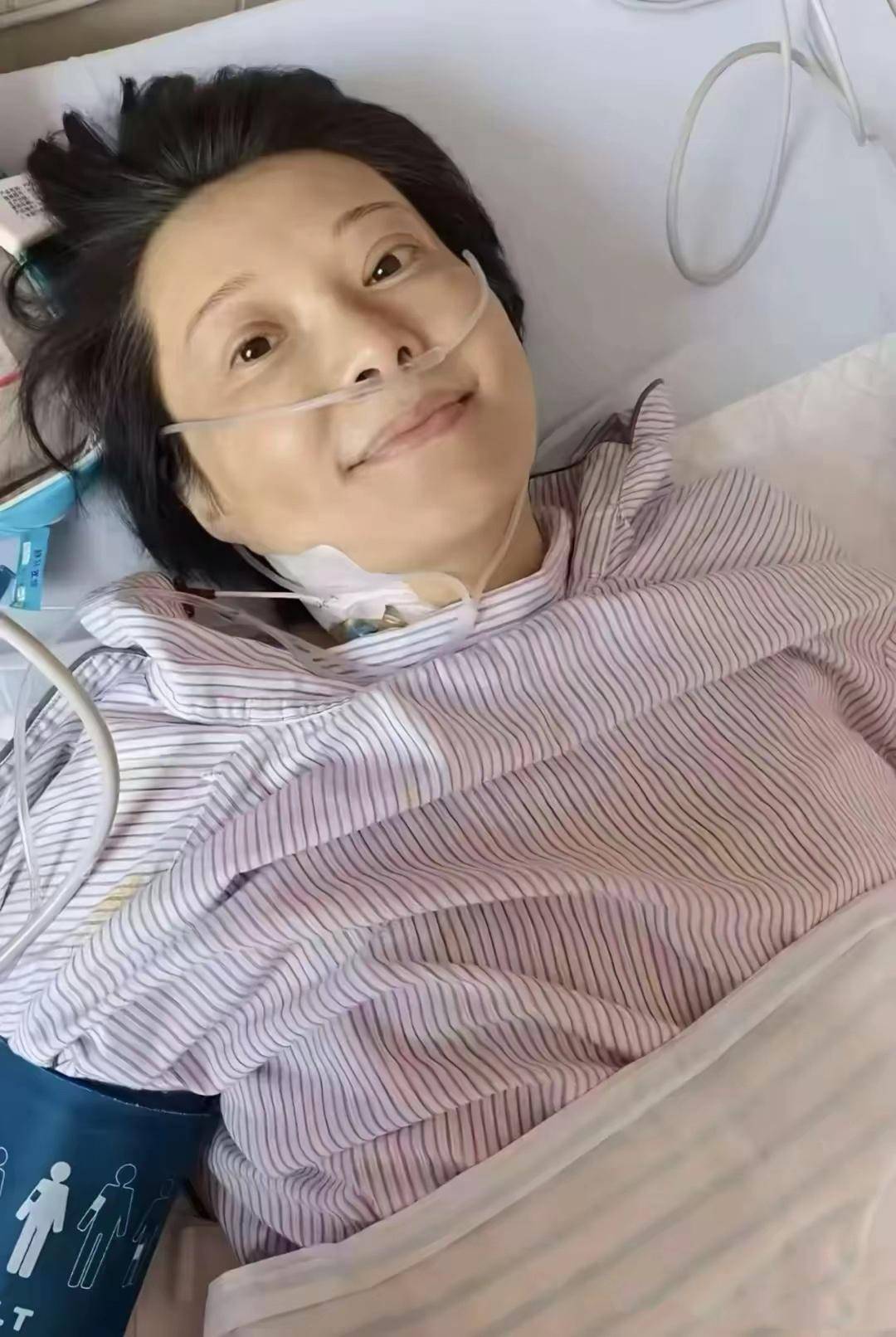 原创            54岁袁立模样变了！大病后暴瘦50斤、剪了寸头，一身黑衣像胡因梦