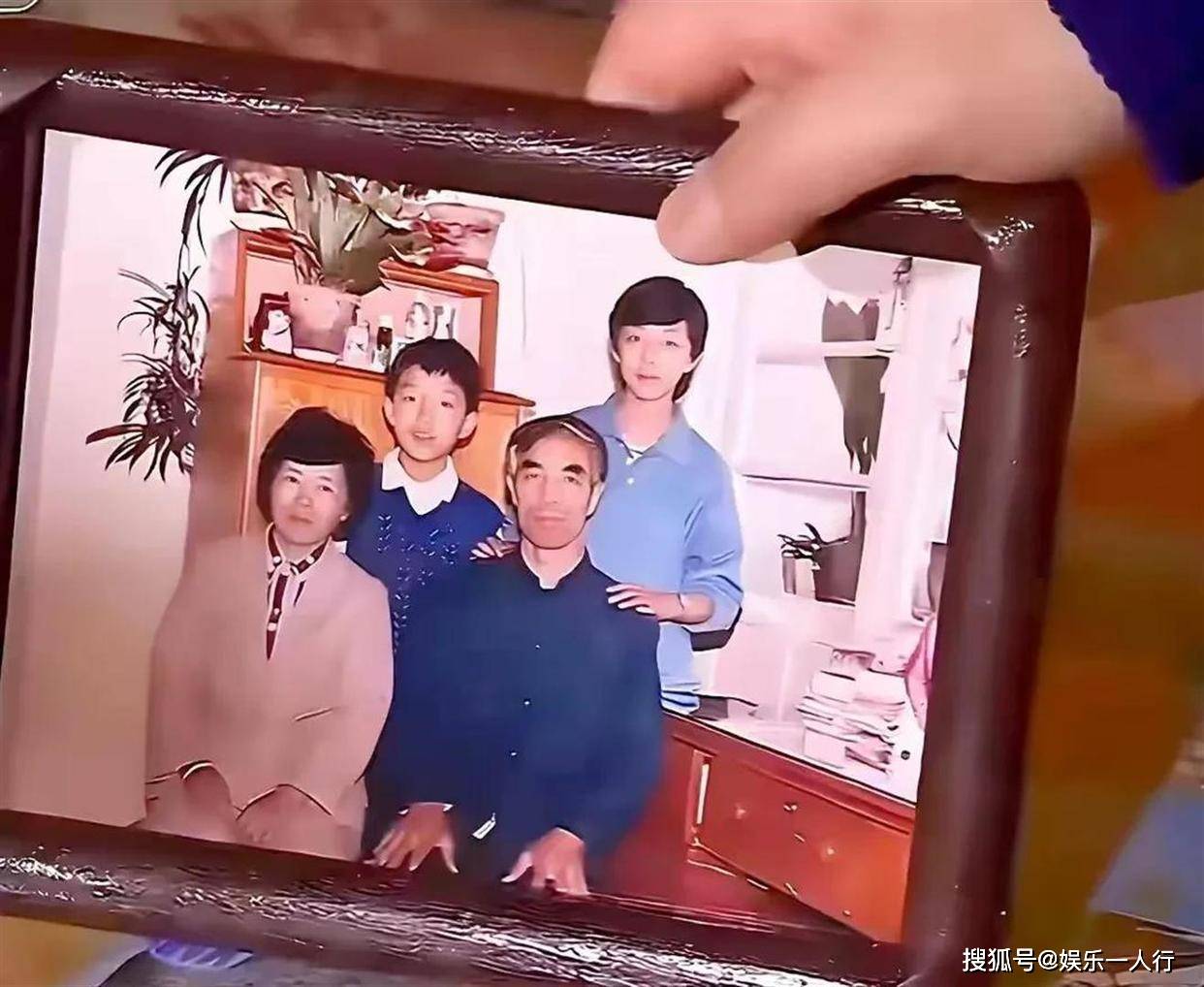一语成真，52岁黄渤确诊住院仅冰山一角......