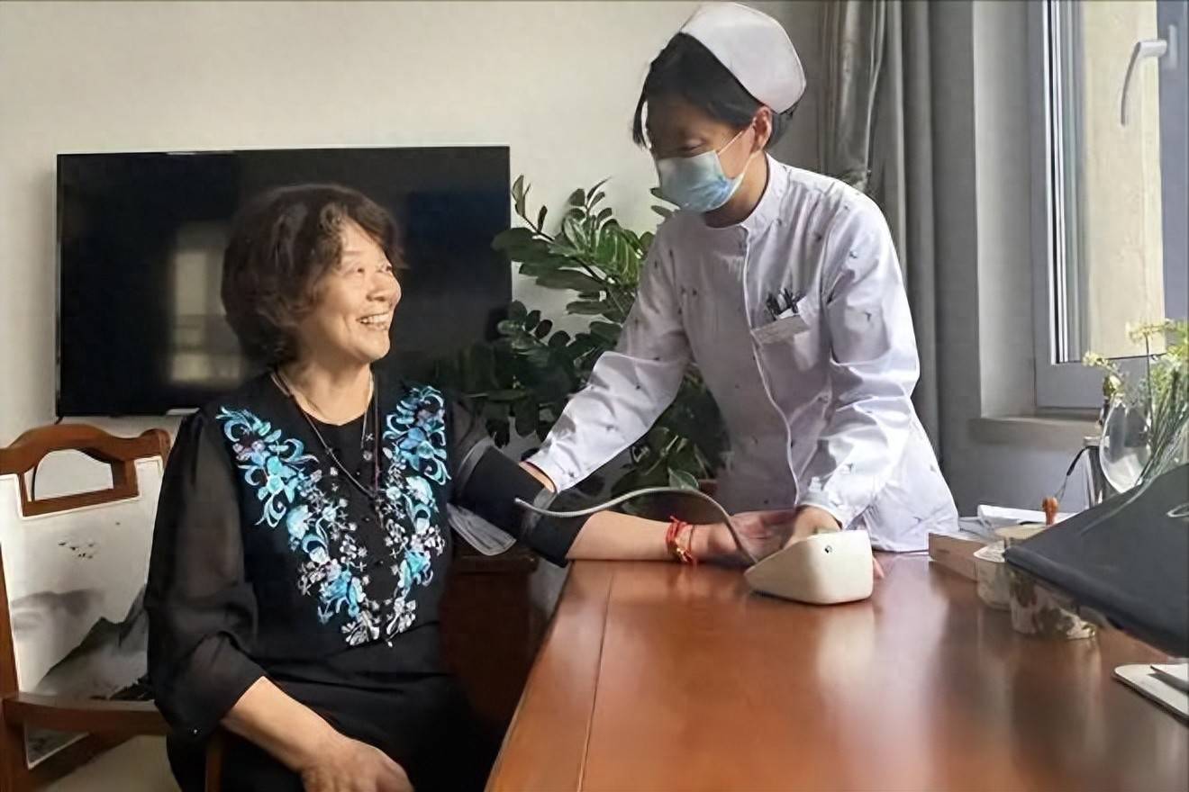 原创            多名医生呼吁高血压患者停止食用，比盐还伤血管，尽早撤下餐桌！