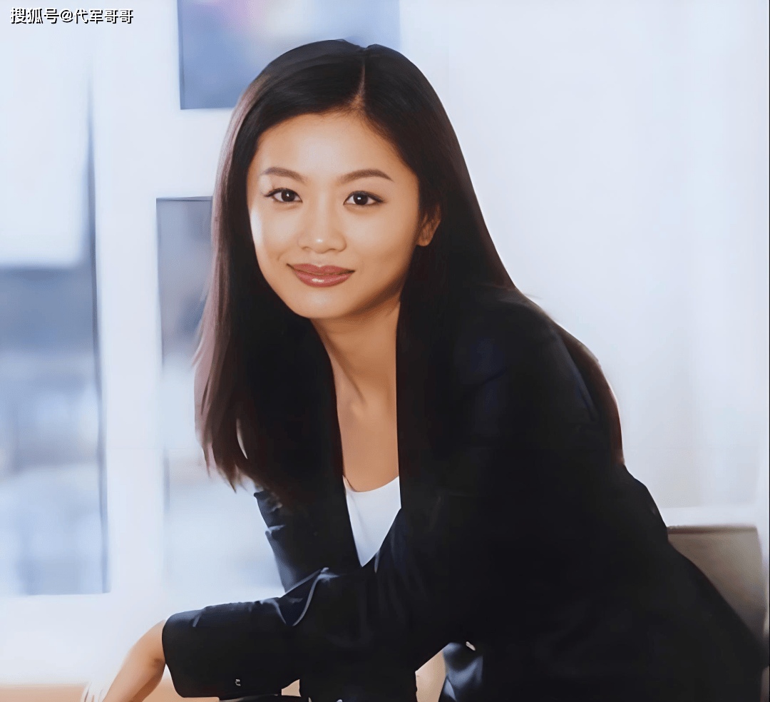54岁曾子墨近况曝光！嫁小2岁金融大佬黎辉...