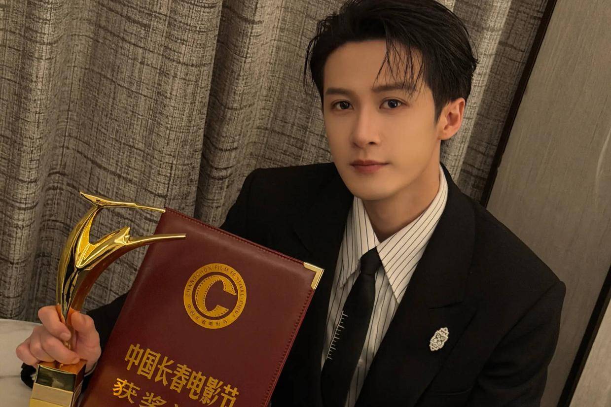 檀健次首度回应金鹿奖封帝：每个微小声音都值得被世界听见