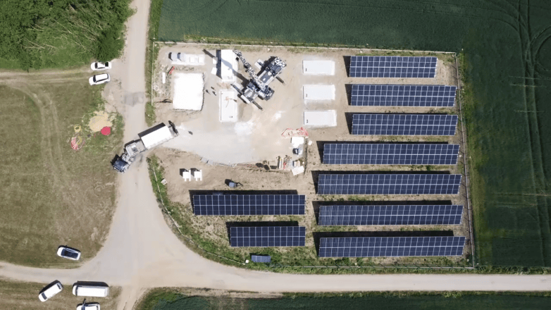 利星能捷克5MW/20MWh电网侧调峰调频储能项目投运(图2) 利星能捷克5MW/20MWh电网侧调峰调频储能项目投运(图2)