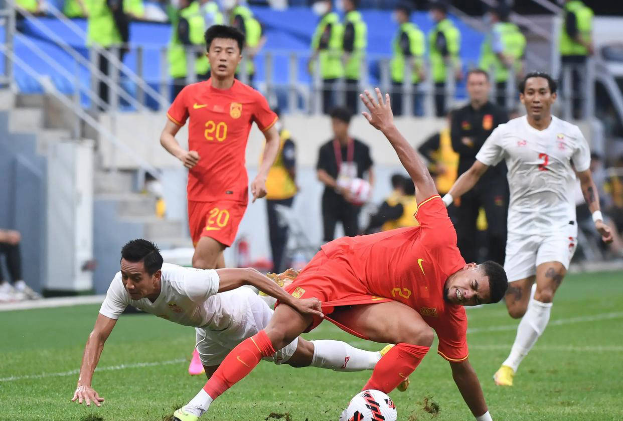 国足热身赛阵容显现！韦世豪成核心，邵佳一力图实现四连胜